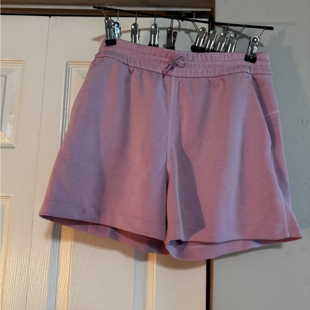 Lululemon Athletica Softstreme High Rise Shorts 4” size 6